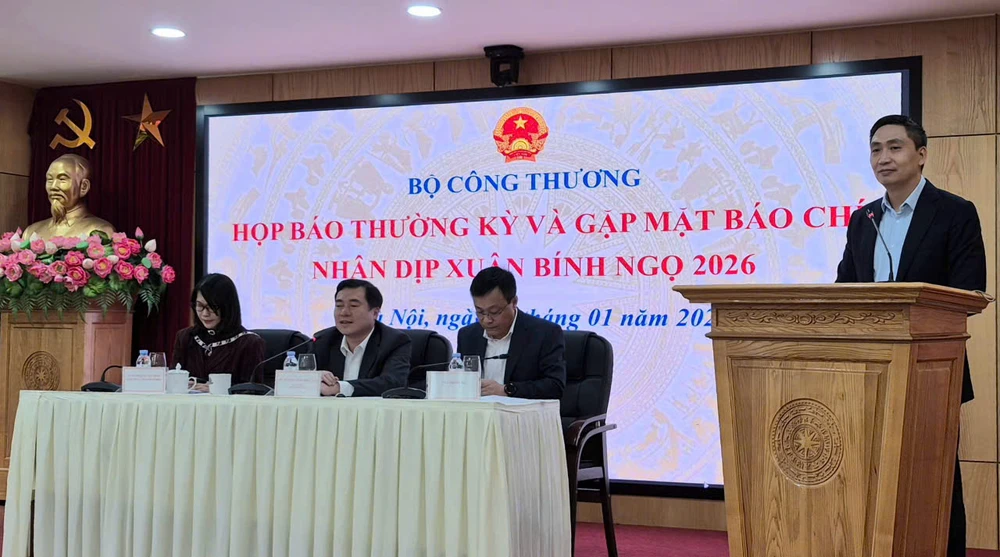 Ông Hoàng Minh Chiến, Phó Cục trưởng Cục Xúc tiến thương mại thông tin về Hội chợ Mùa Xuân 2026. Ảnh: AH z7478827807393_25c627c9b416c078d7beee55fdc726c2.jpg