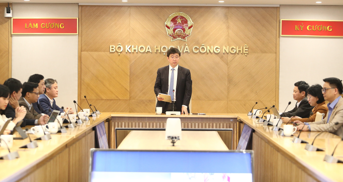 Thứ trưởng Bộ Khoa học và Công nghệ Bùi Hoàng Phương phát biểu từ điểm cầu Trụ sở Bộ Khoa học và Công nghệ. Ảnh: MST