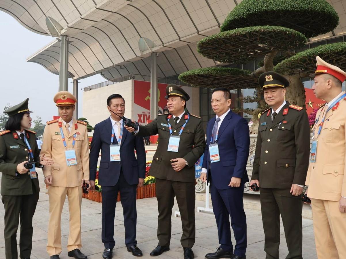 Diễn tập dẫn đoàn , xếp xe phục vụ Đại hội Đảng an toàn và hiệu quả - Ảnh 1.