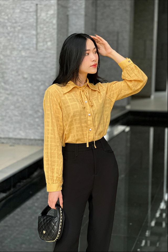 Diện trang phục sắc vàng rực rỡ, sang chảnh đón năm mới- Ảnh 1.