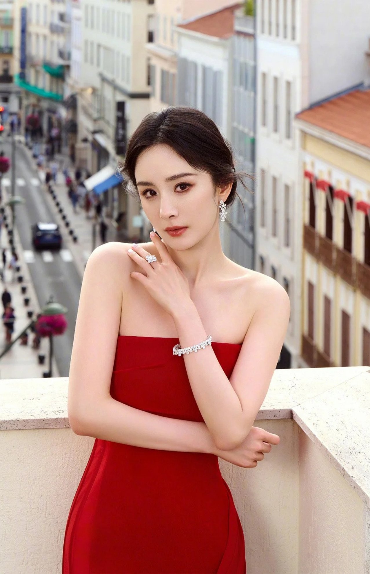 Diễn viên Dương Mịch tuổi 40 lộ gương mặt sưng phù khác lạ - 4