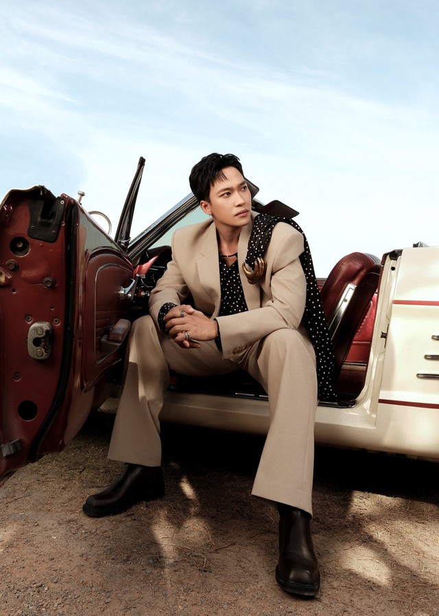 Diễn viên 'Mưa đỏ' hóa hoàng tử trong các thiết kế menswear mê hoặc- Ảnh 1. Diễn viên 'Mưa đỏ' hóa hoàng tử trong các thiết kế menswear mê hoặc- Ảnh 1.