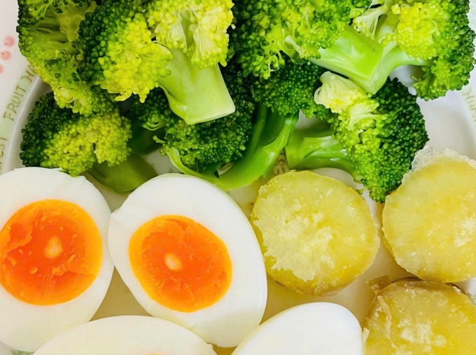 Ăn trứng lòng đào có thể gây đầy bụng, khó tiêu hoặc nhiễm khuẩn. Ảnh minh họa: Thanh Ba