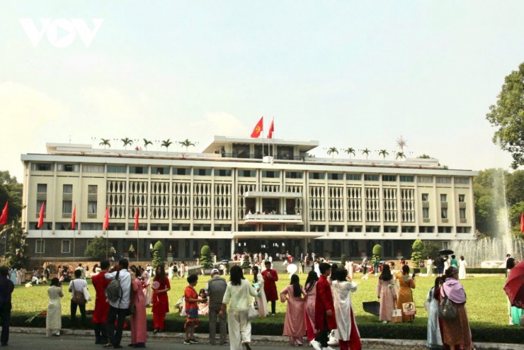 Lưu giữ hơn 9.000 hiện vật cùng hàng nghìn tư liệu, hình ảnh bằng nhiều ngôn ngữ, dinh Độc Lập đã góp phần tái hiện sinh động những thời khắc then chốt khác nhau của lịch sử dân tộc.