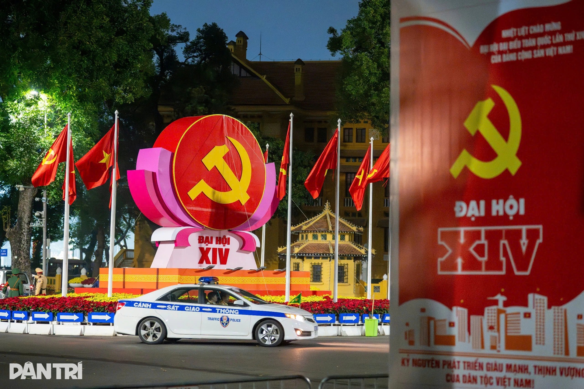 Đoàn xe đại biểu Đại hội XIV di chuyển trang nghiêm giữa lòng Hà Nội - 1