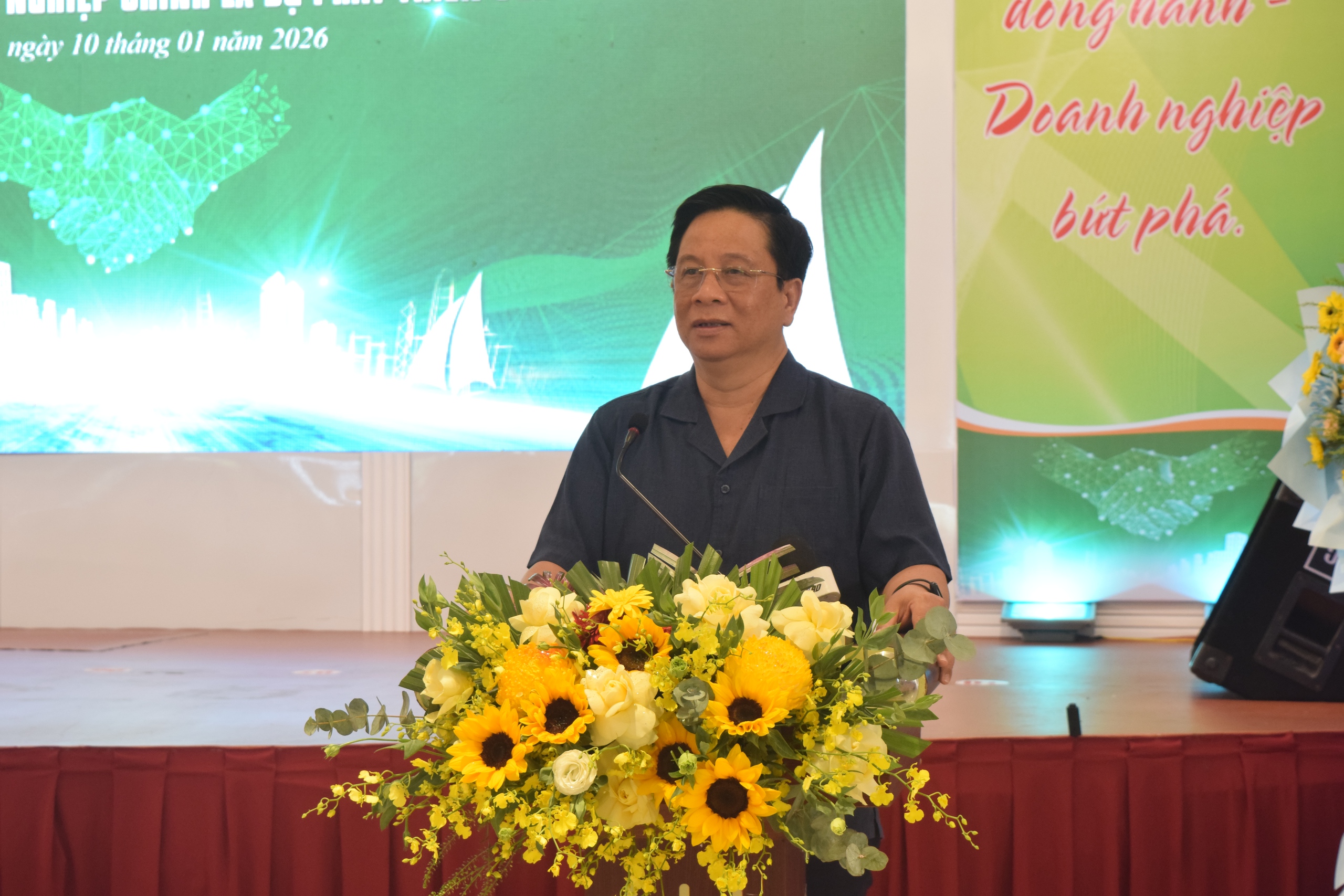 Chủ tịch tỉnh An Giang: Doanh nghiệp bị 'hành' thì phản ánh trực tiếp cho Chủ tịch- Ảnh 1.