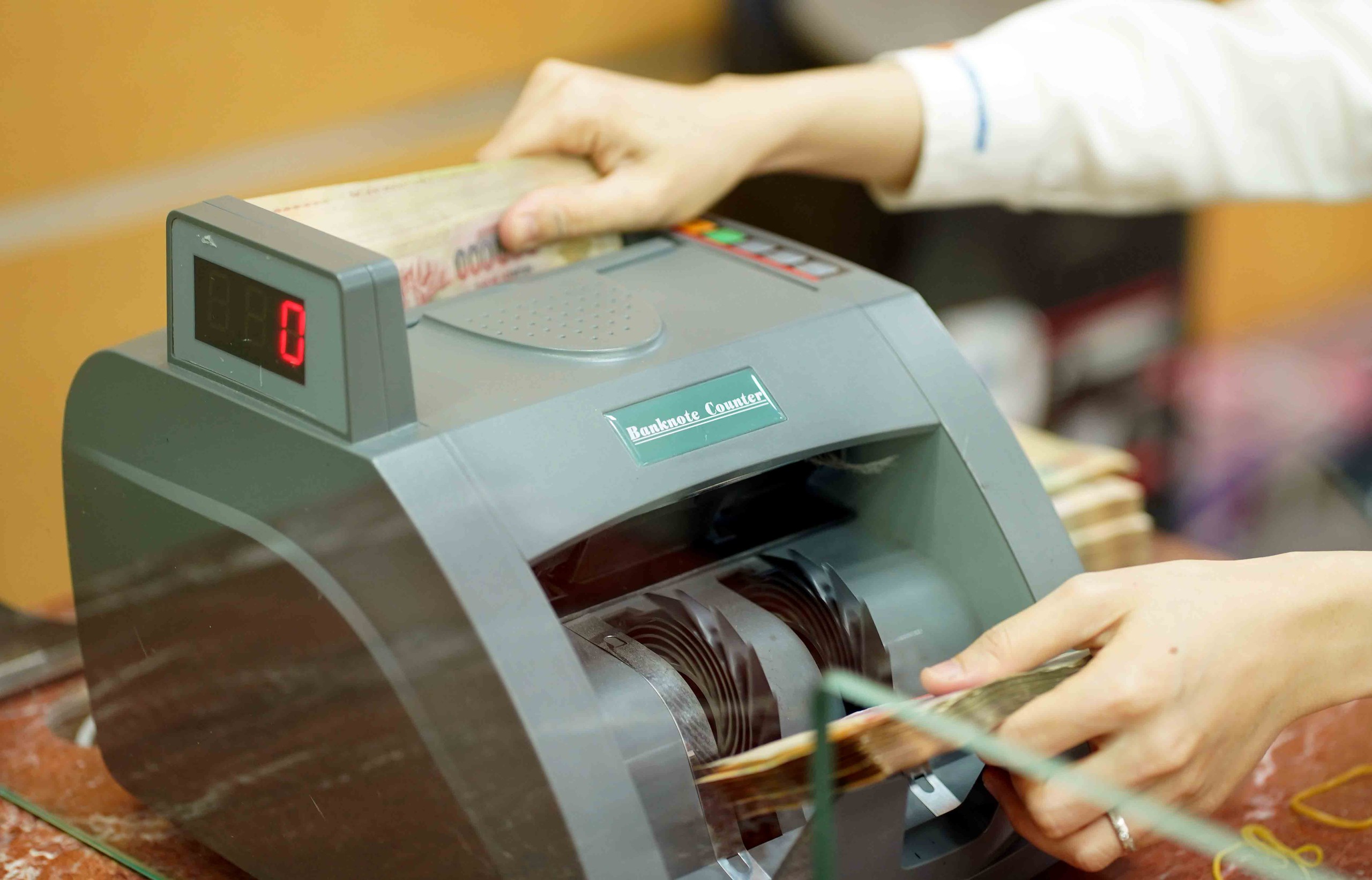 Doanh nghiệp trả lương bằng tiền mặt trên 5 triệu đồng có được trừ vào chi phí? - Ảnh 1.