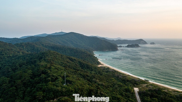 Đảo Thanh Lân rộng 27km² là đảo lớn nhất trong quần đảo Cô Tô, thuộc Đặc khu Cô Tô, tỉnh Quảng Ninh. Hòn đảo giữ vị trí chiến lược đặc biệt quan trọng ở vịnh Bắc Bộ.