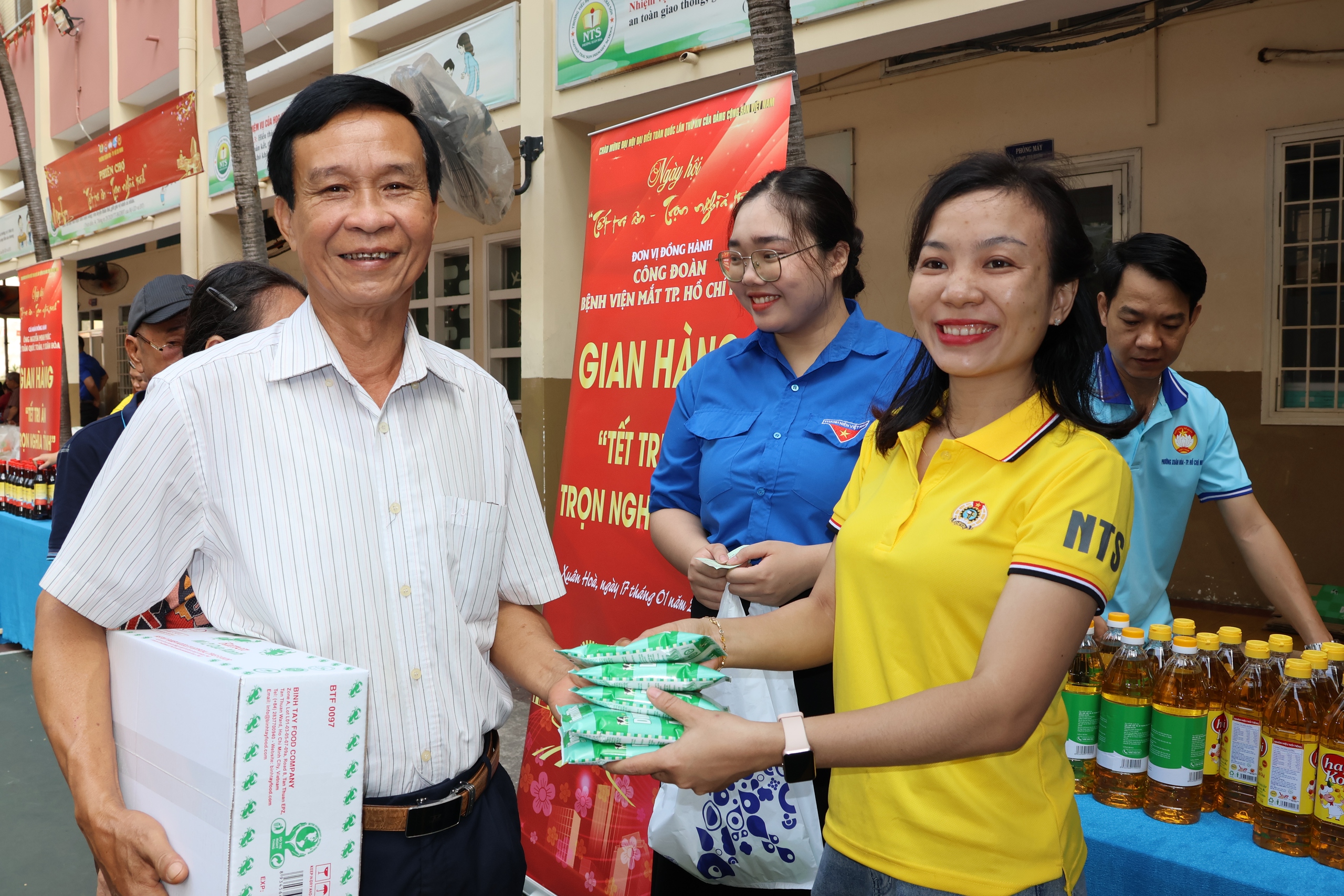 Thông tin nổi bật tại TPHCM ngày 17-1: Dốc sức chăm lo Tết, 