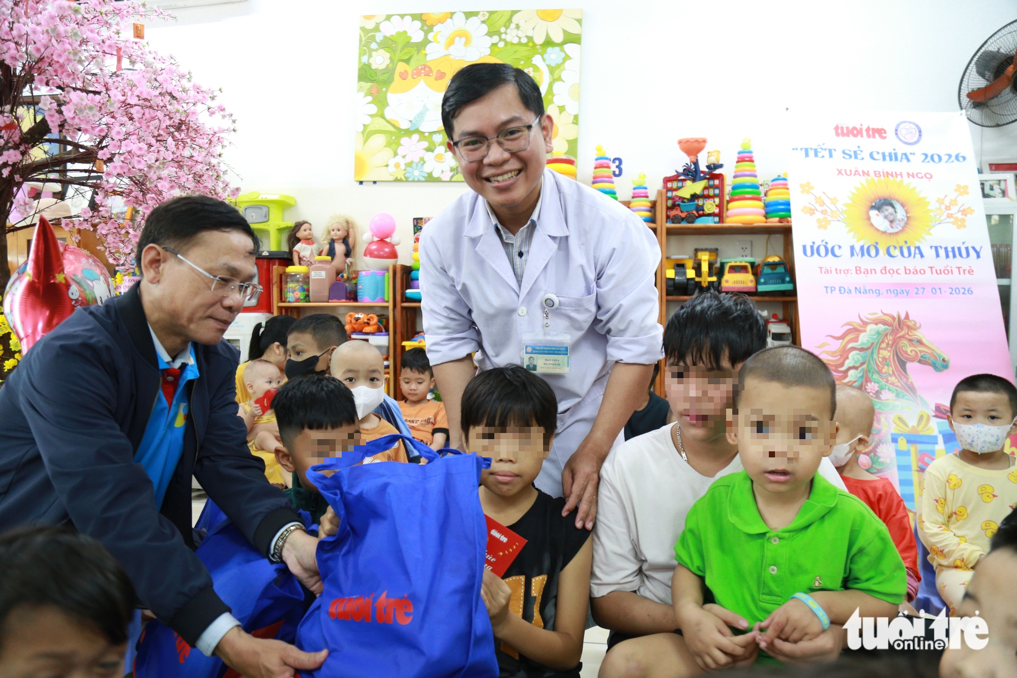 Đón Tết ở bệnh viện mà lòng vẫn ấm khi có quà Ước mơ của Thúy - Ảnh 1.