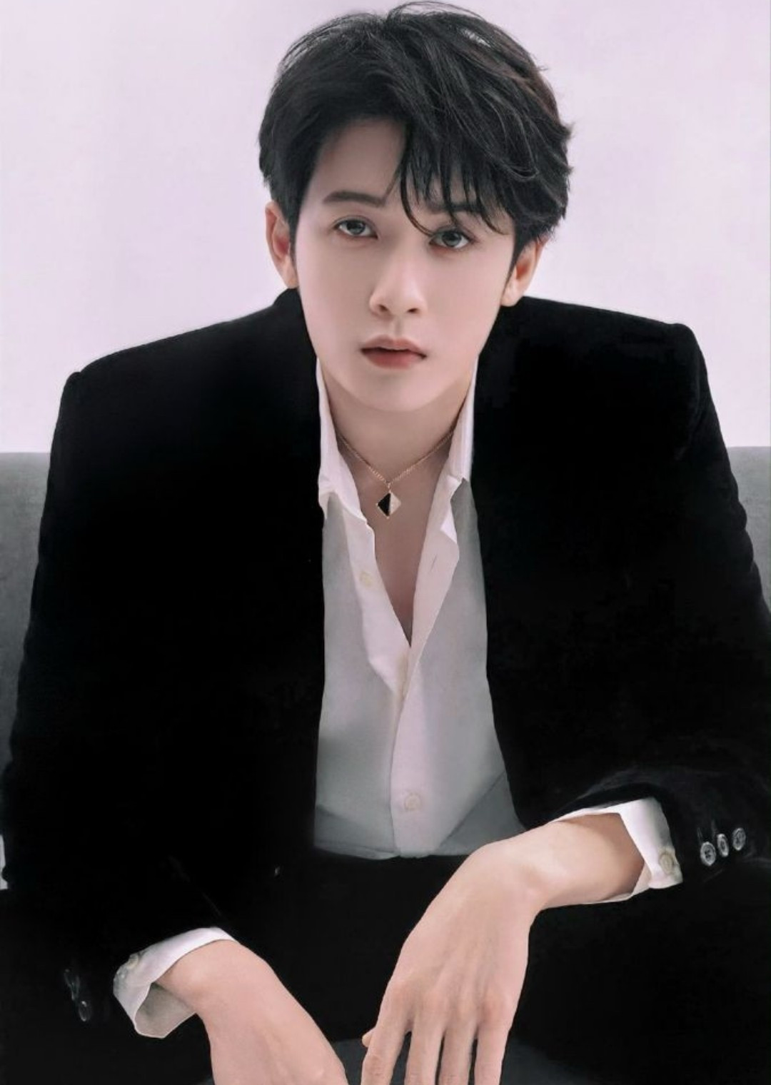 Đòn hiểm vào 10 nghệ sĩ nam- Ảnh 1.