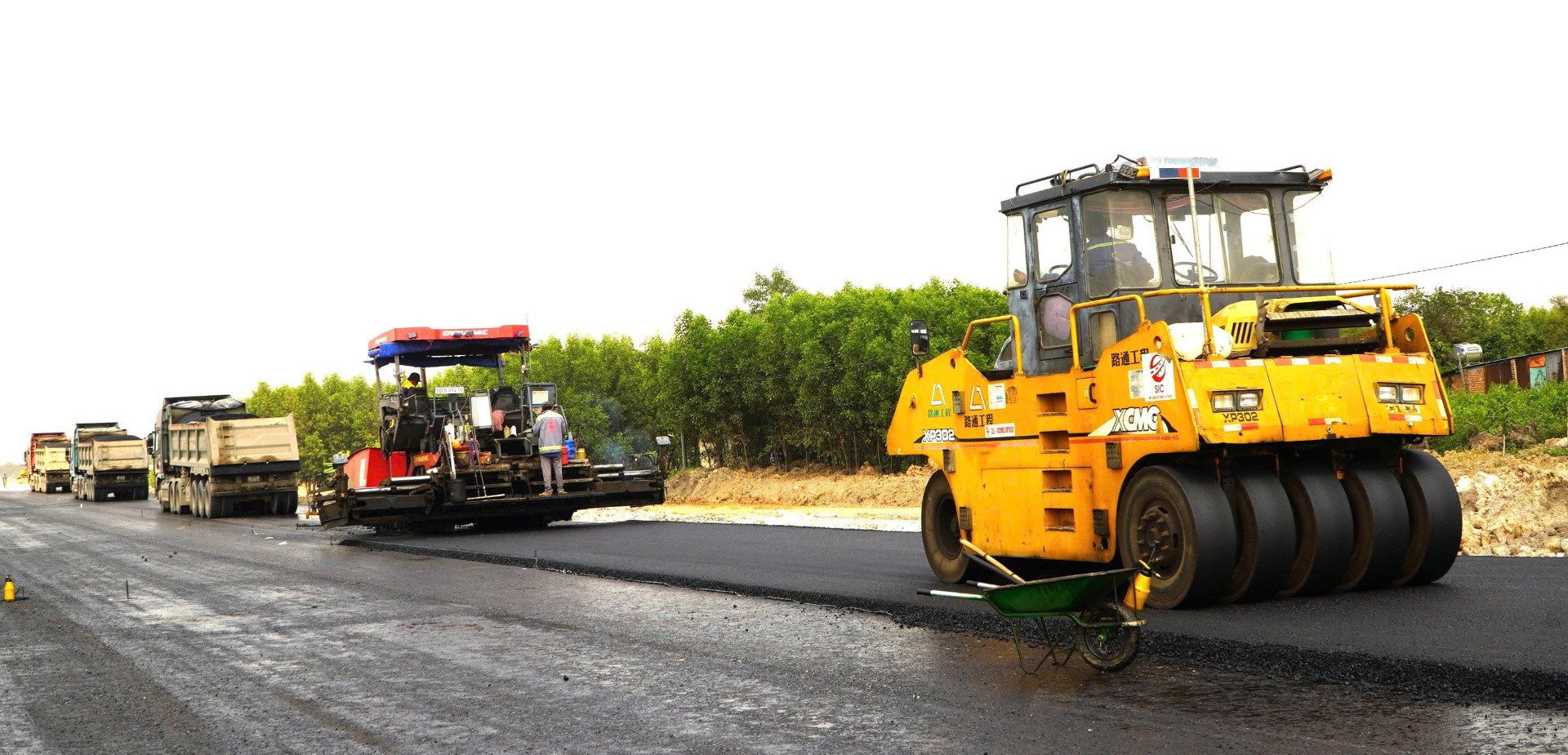 Đón năm mới trên những đại công trường - Ảnh 1.