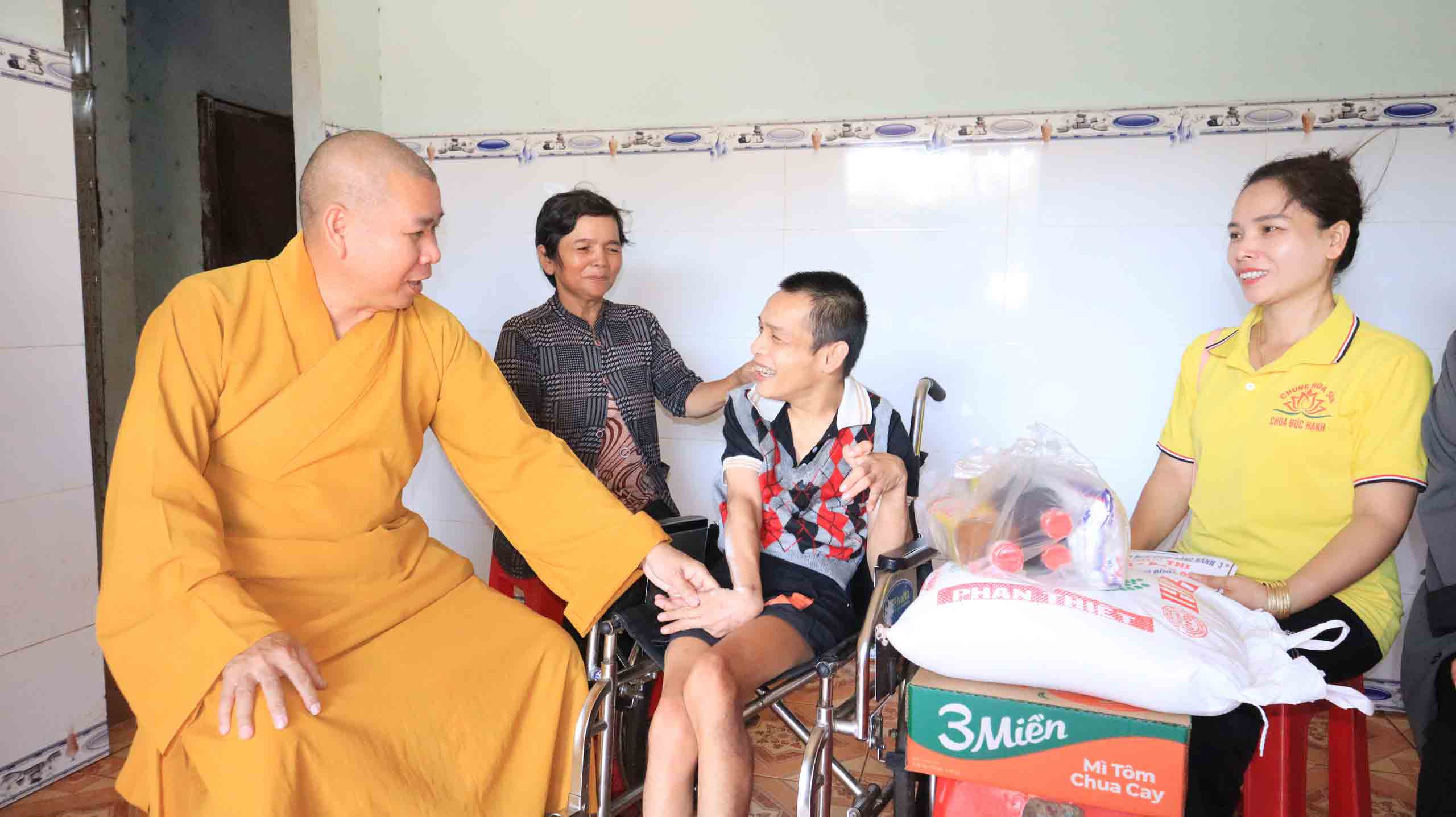 Chung dòng máu Lạc Hồng: Đồng hành cùng dân tộc bằng hoạt động an sinh - Ảnh 1.