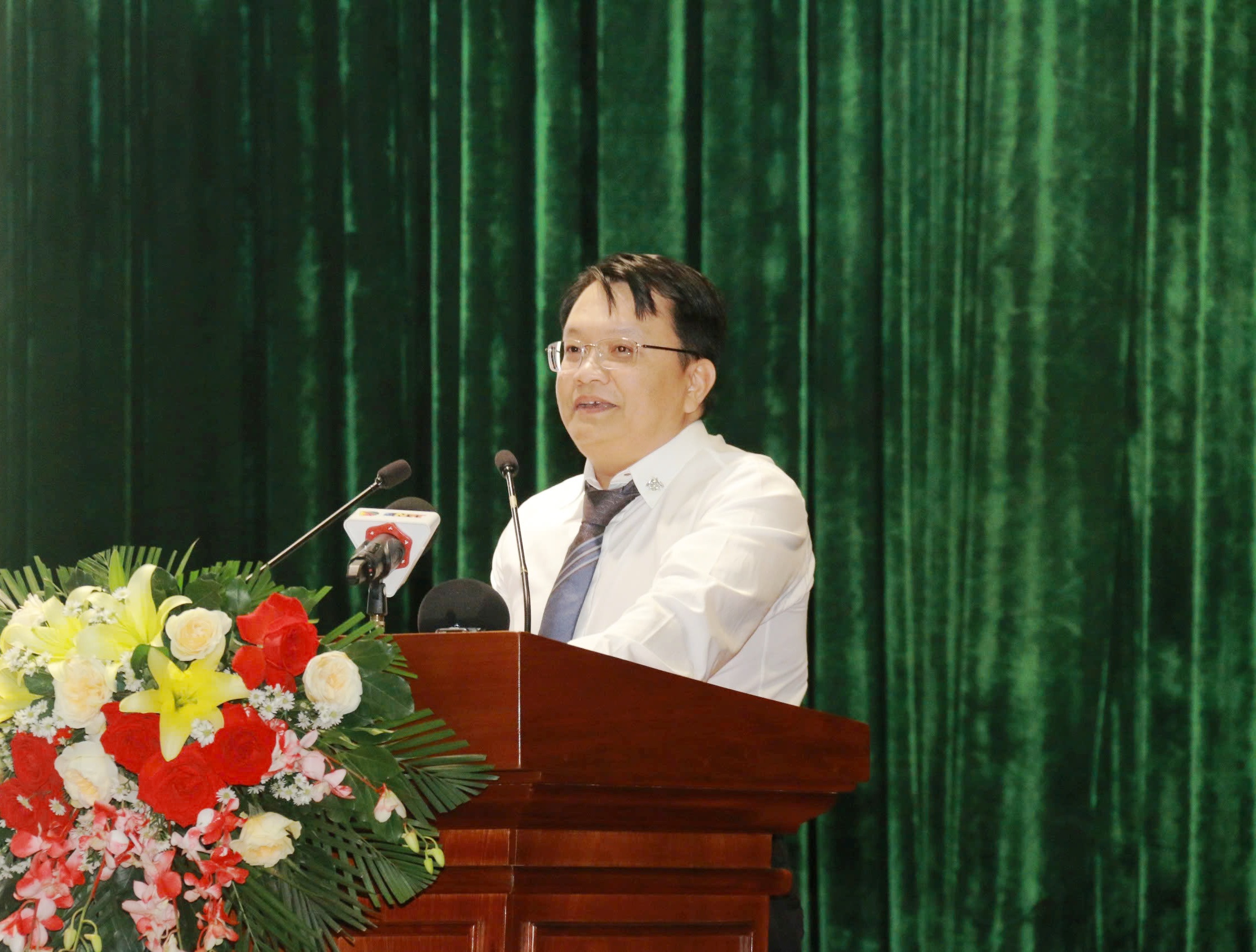 Bí thư Đà Nẵng: 'Đồng hành nhưng không buông lỏng, hỗ trợ nhưng không dung túng'- Ảnh 1.