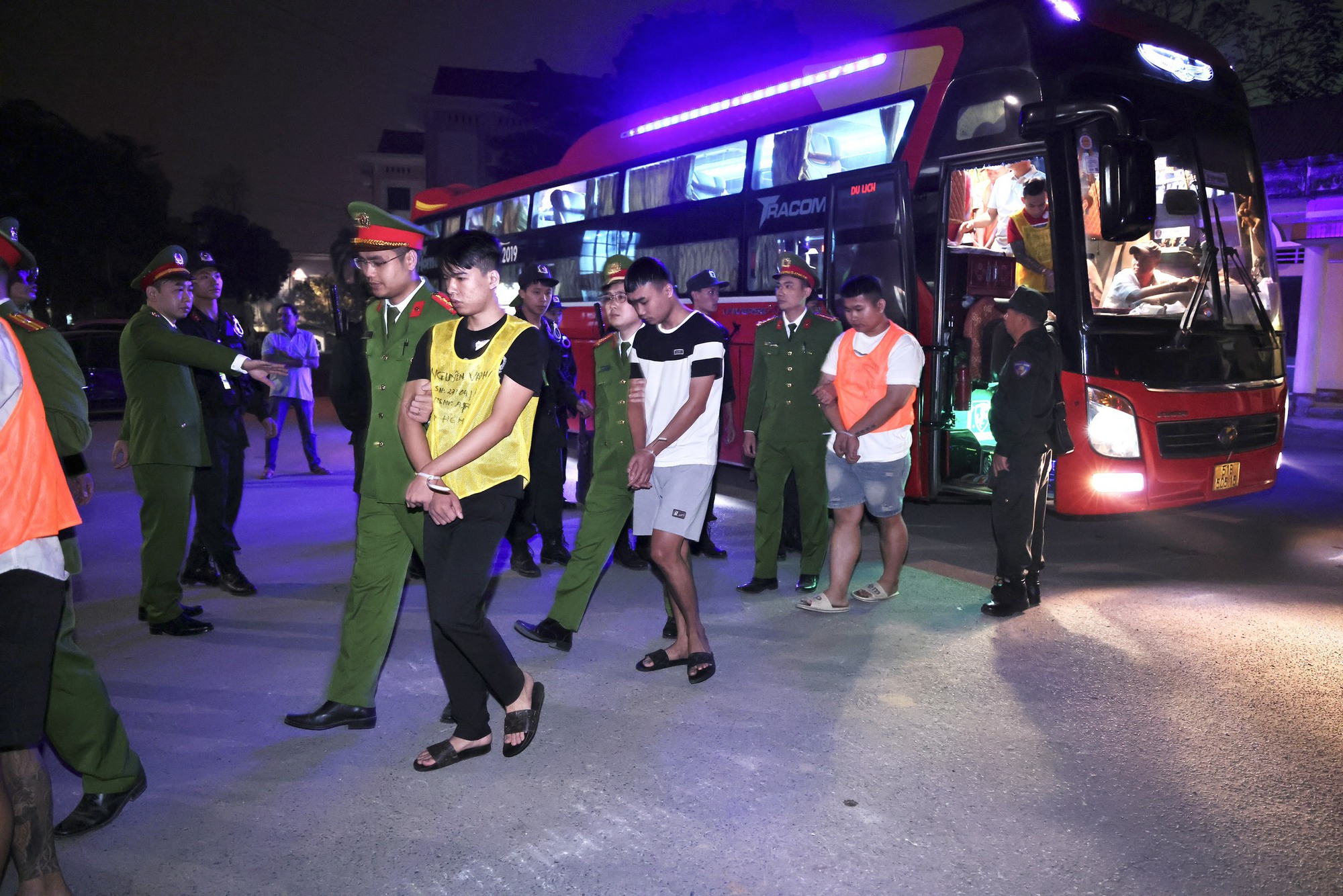 Đồng loạt khám xét, bắt 205 đối tượng trong chuyên án đặc biệt lớn, lừa hàng trăm tỷ đồng của người Việt- Ảnh 1.