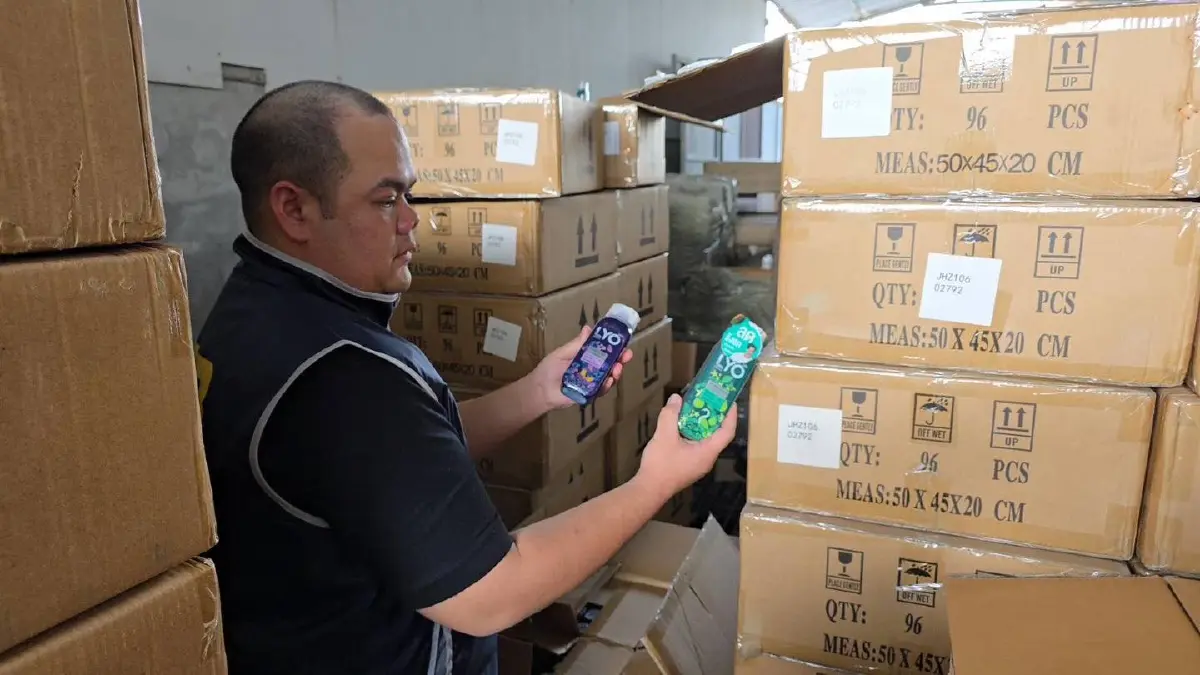 Đột kích một kho hàng, công an tóm gọn đường dây phân phối dầu gội và sữa rửa mặt giả quy mô lớn, tịch thu gần 120.000 sản phẩm nhái- Ảnh 3.