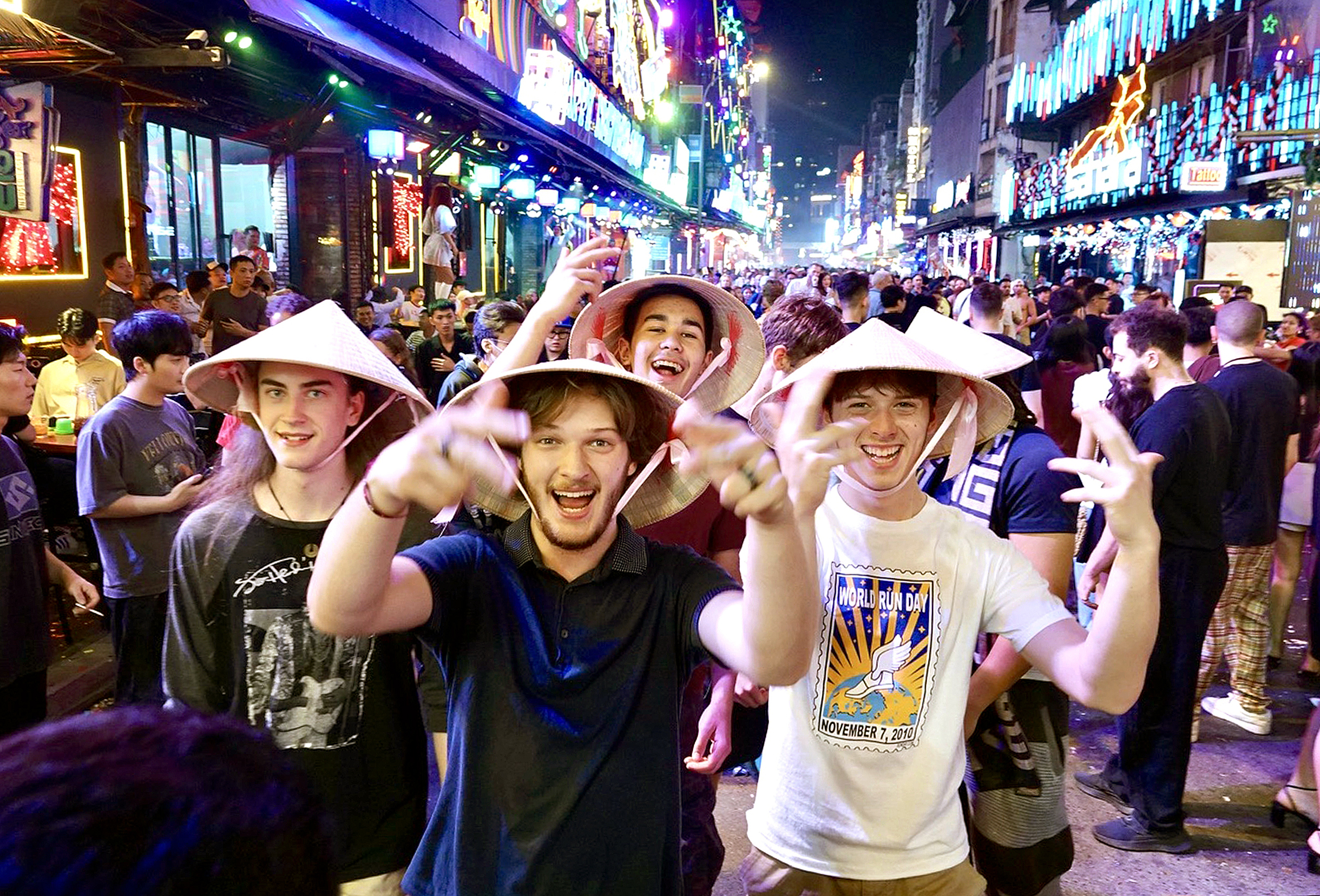 Du lịch tưng bừng dịp Tết dương lịch, kỳ vọng sẽ 'bùng nổ' trong năm Bính Ngọ - Ảnh 1.