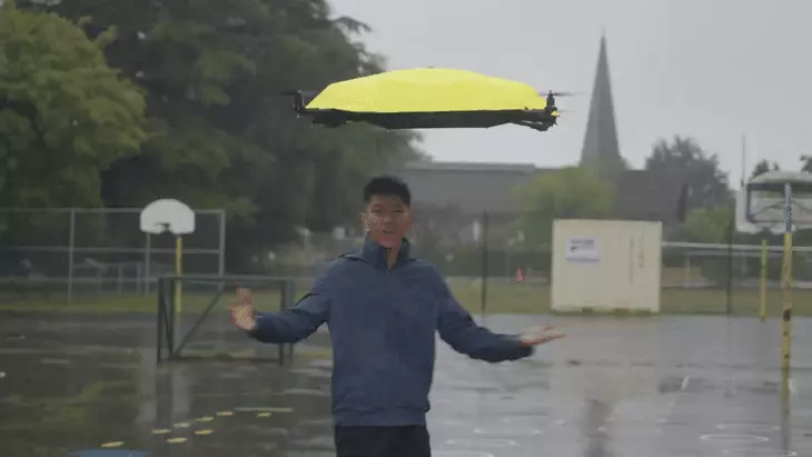 Dù tự bay theo người, che mưa nắng không cần cầm tay 1 dù tự bay - Ảnh 1.