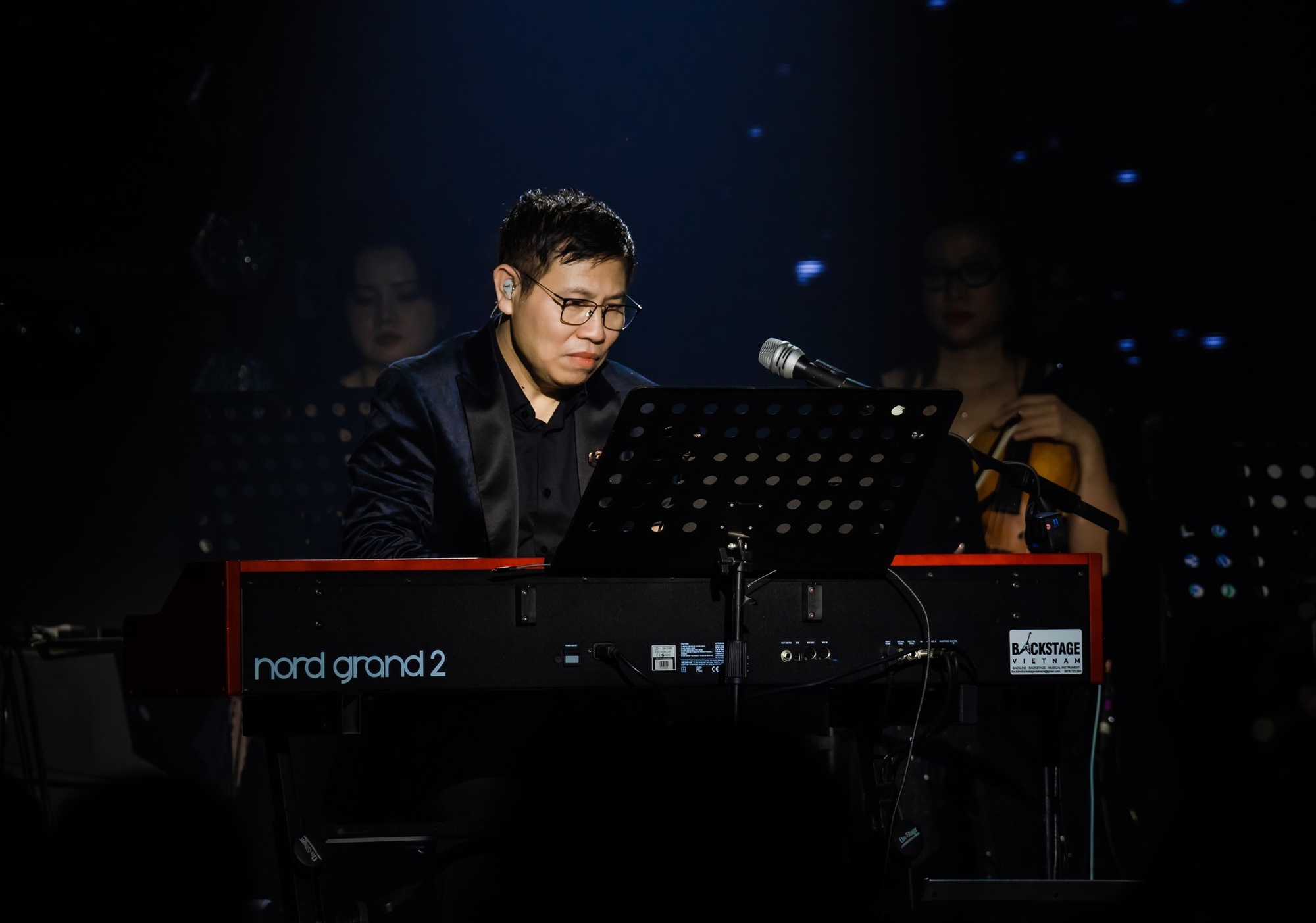 Show Về Đây Bốn Cánh Chim Trời bị huỷ đột ngột: “Đừng đòi hỏi nghệ sĩ phải ‘cống hiến’ trong sự bất công”- Ảnh 1.