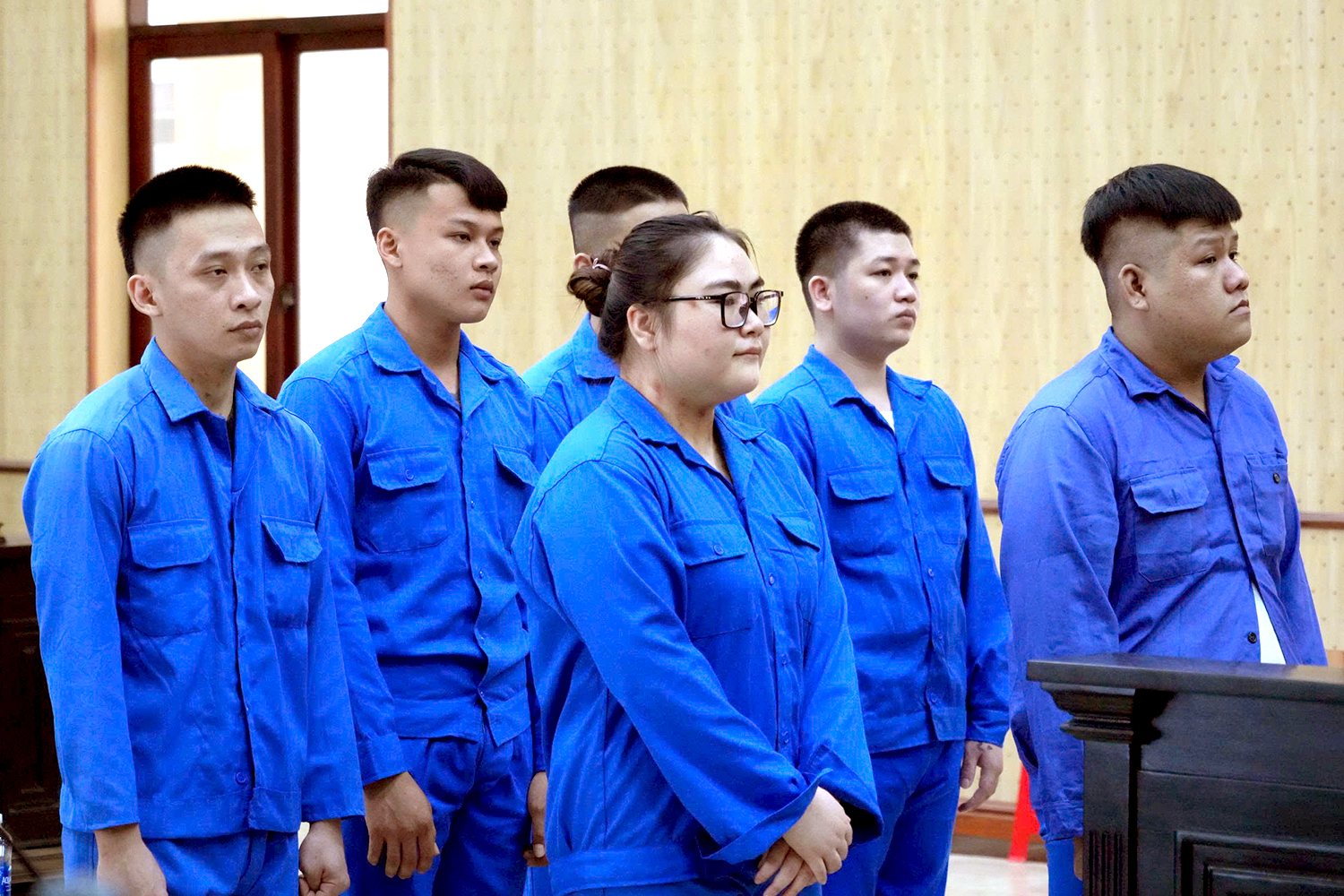 Dùng súng ‘giải quyết’ mâu thuẫn giúp bạn, 6 thanh thiếu niên lãnh án tù 1 Dùng súng ‘giải quyết’ mâu thuẫn giúp bạn, 6 thanh thiếu niên lãnh án tù - Ảnh 1.