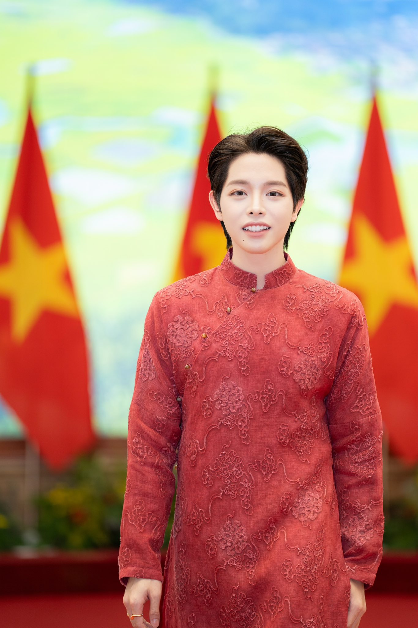 Nam ca sĩ Việt là Quán quân quốc tế: Được Thủ tướng khen ngợi, liên tục tham dự sự kiện Chính phủ- Ảnh 1.