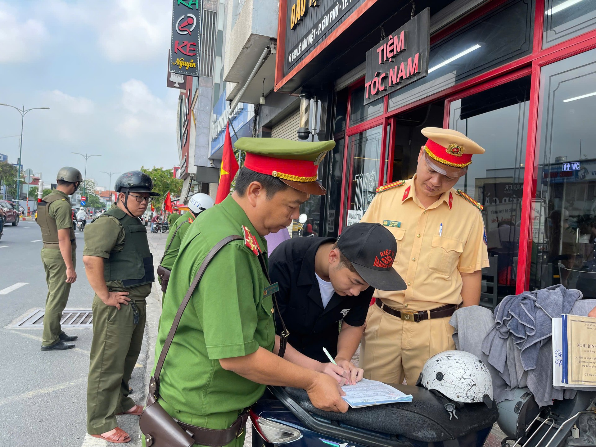 Đường thông, hè thoáng - Ảnh 1.