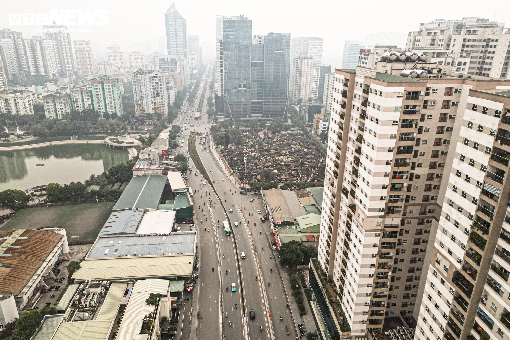 Đường thông thoáng khi Hà Nội cấm xe tải từ 2 tấn vào nội đô ban ngày- Ảnh 1.