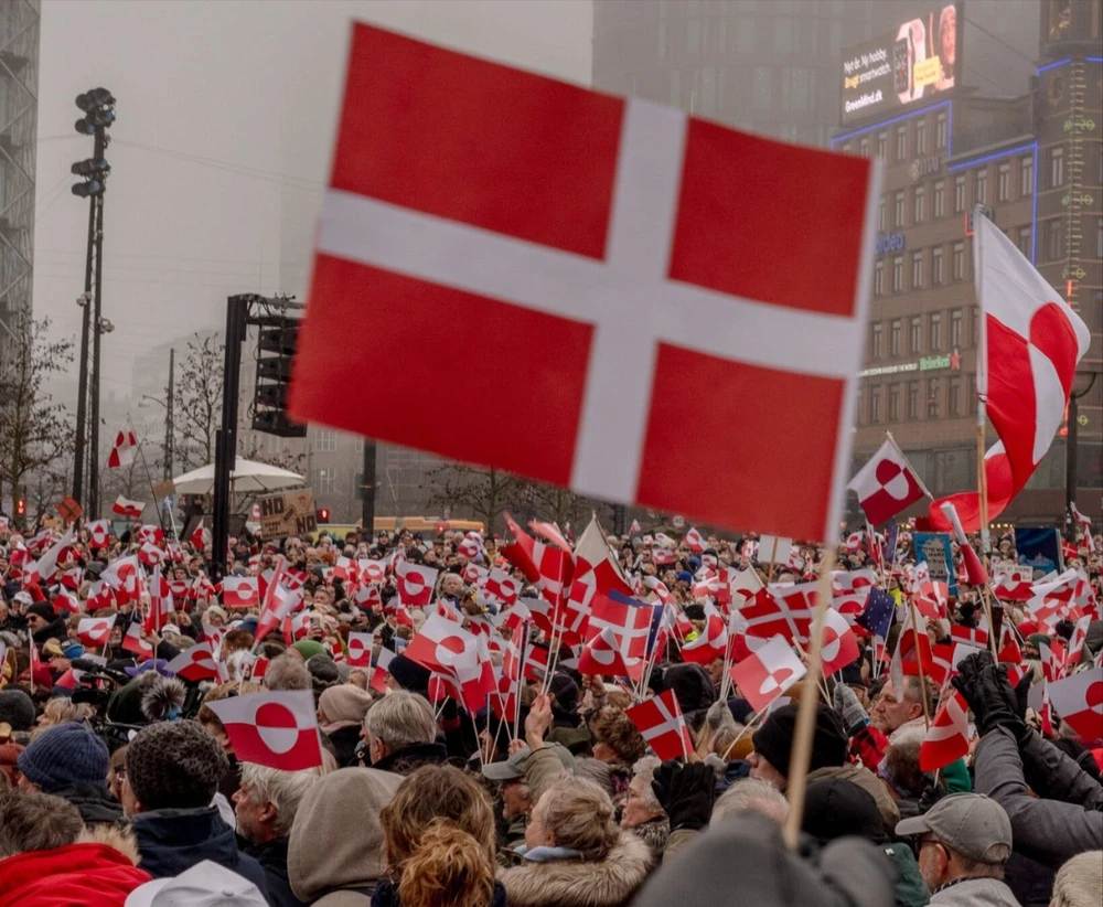Châu Âu 'rục rịch' 2 phương án đối phó đòn thuế quan của ông Trump, quyết không nhượng bộ vụ Greenland.jpg