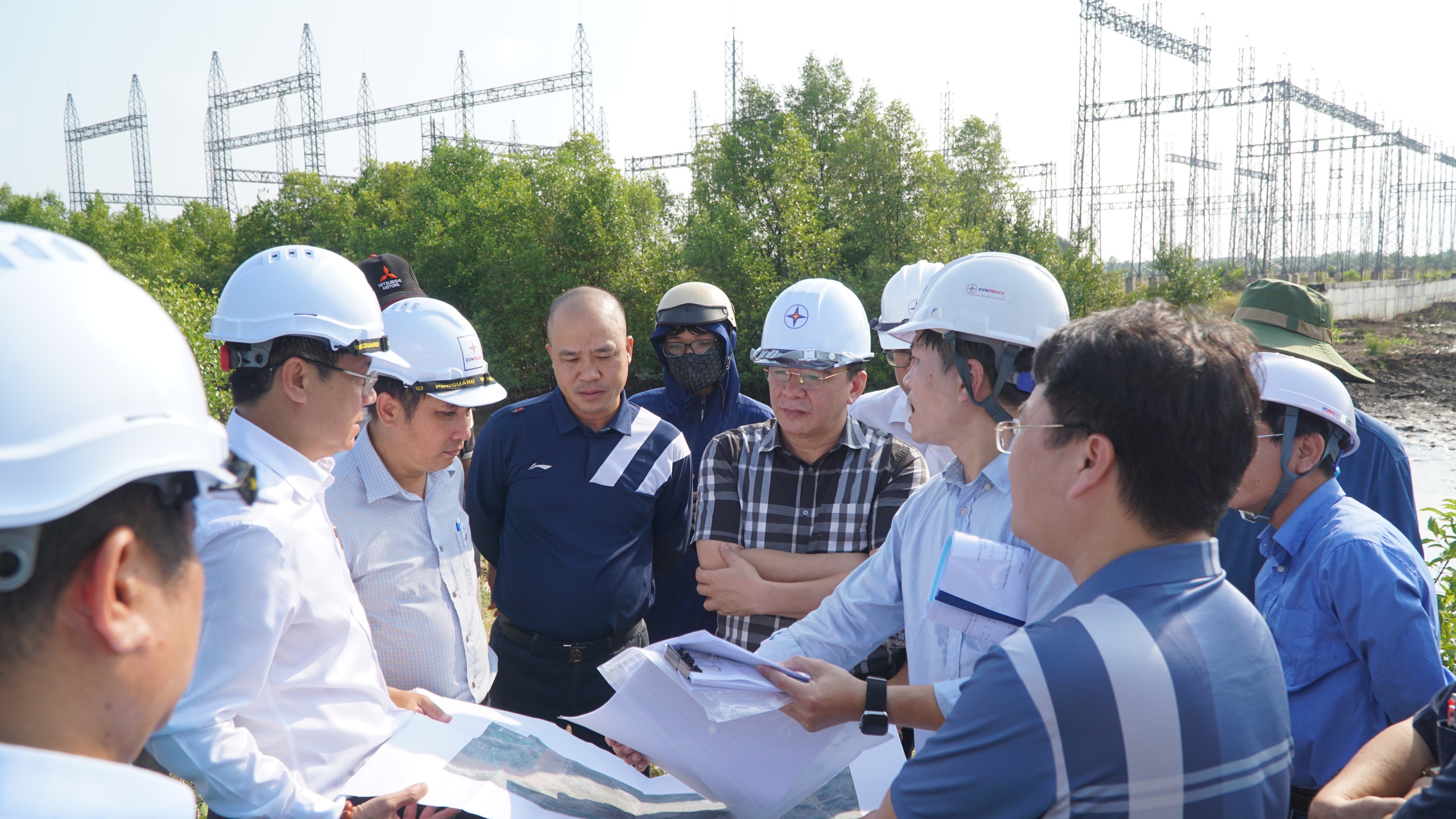 EVNSPC về đích vượt chỉ tiêu đầu tư xây dựng lưới điện năm 2025 - Ảnh 1.