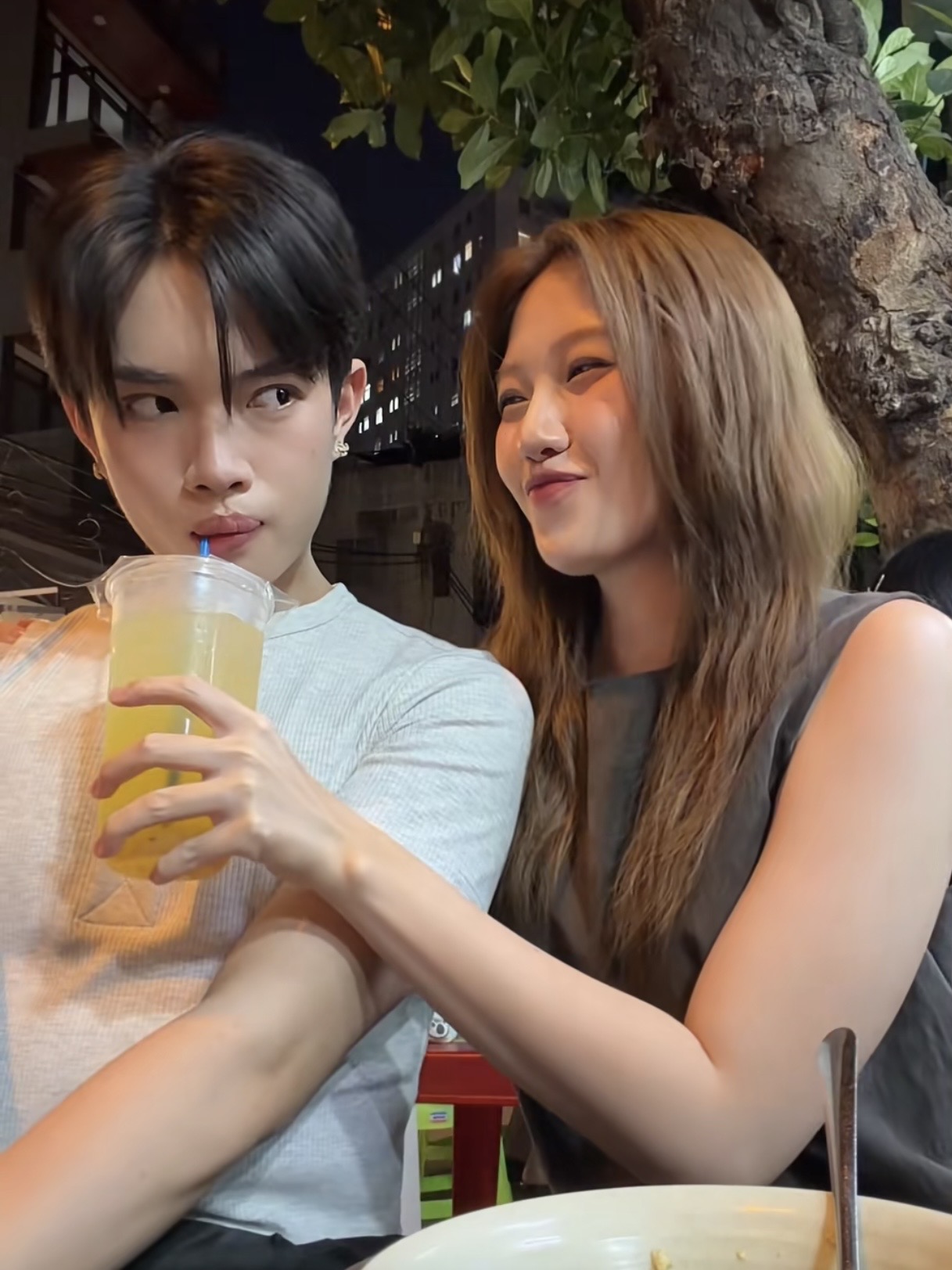 Em gái Trấn Thành về ra mắt gia đình bạn trai?- Ảnh 1.