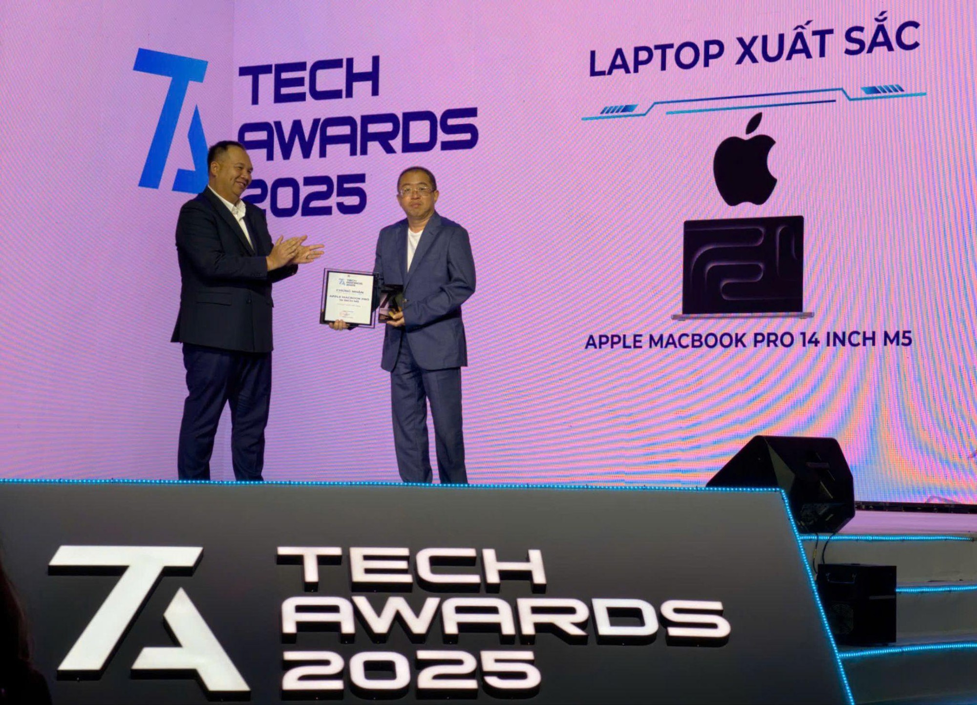 FPT Shop ghi dấu ấn tại Tech Awards 2025 với hệ sinh thái công nghệ đa dạng- Ảnh 1.