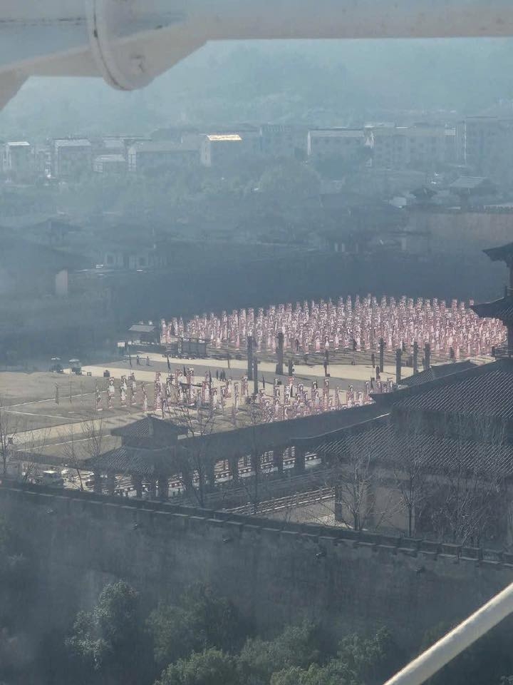 Đời đi diễn chỉ mong có fan giàu như mỹ nhân này: Chi 3,6 tỷ mua vui cho idol, tâm ở đâu tiền ở đó- Ảnh 2. Đời đi diễn chỉ mong có fan giàu như mỹ nhân này: Chi 3,6 tỷ mua vui cho idol, tâm ở đâu tiền ở đó- Ảnh 2.