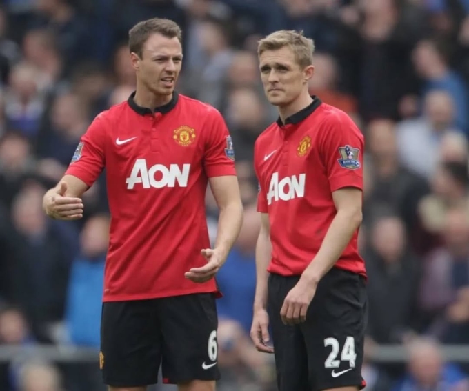 Darren Fletcher và Jonny Evans khi còn cùng thi đấu cho Man Utd.