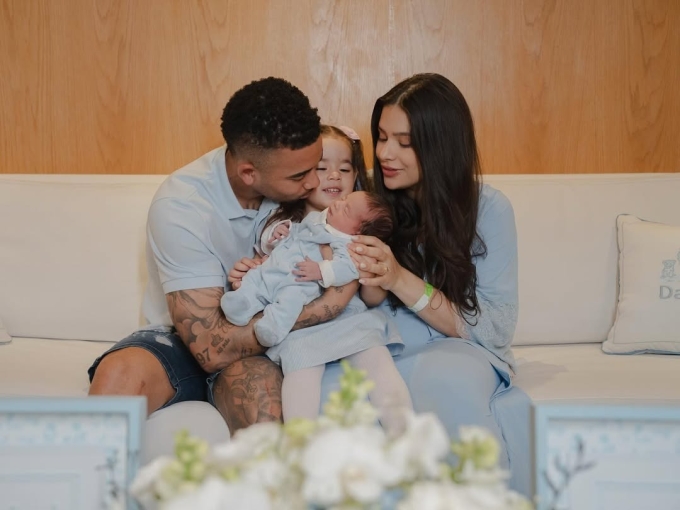 Vợ Raiane cùng con gái Helena và con trai Daniel là điểm tựa cho Gabriel vượt qua năm 2025 khó khăn nhất sự nghiệp. Ảnh: Instagram