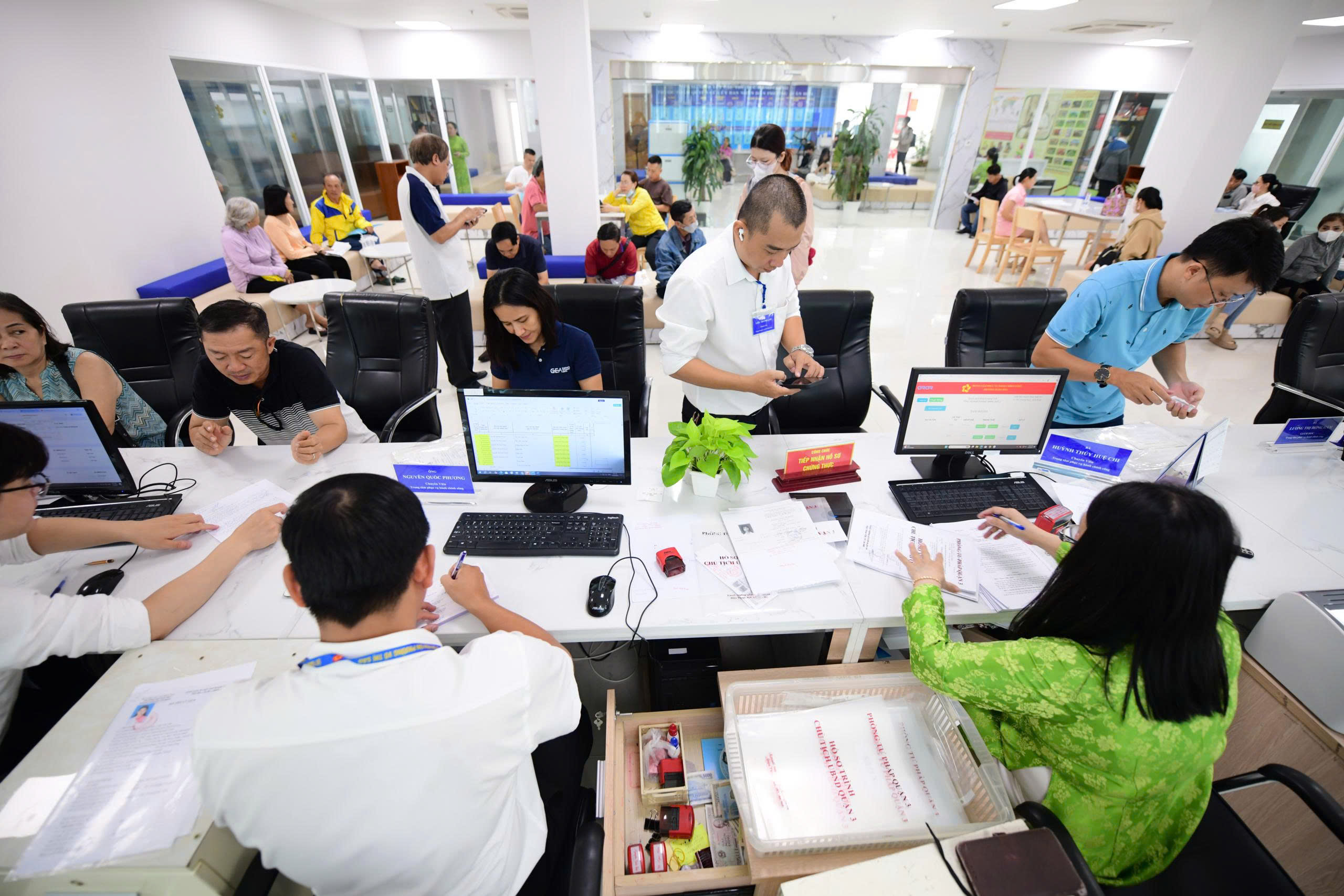 Chính phủ yêu cầu rà soát quy định tiêu chuẩn chức danh lãnh đạo, quản lý 1 Chính phủ - Ảnh 1.