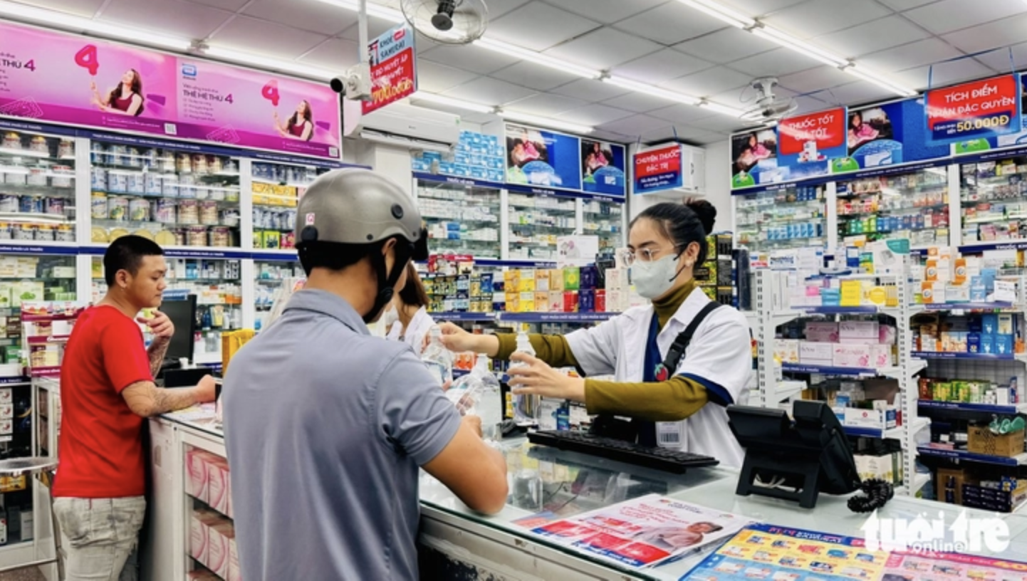 Gánh 68% doanh thu cho công ty mẹ, Long Châu đang cạnh tranh bằng cách nào? - Ảnh 1.