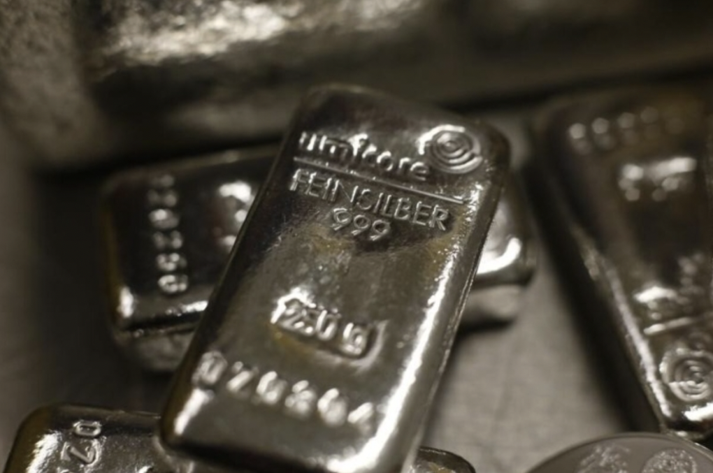 Giá bạc xô đổ mọi kỷ lục, hướng đến mốc 150 USD/ounce - 1