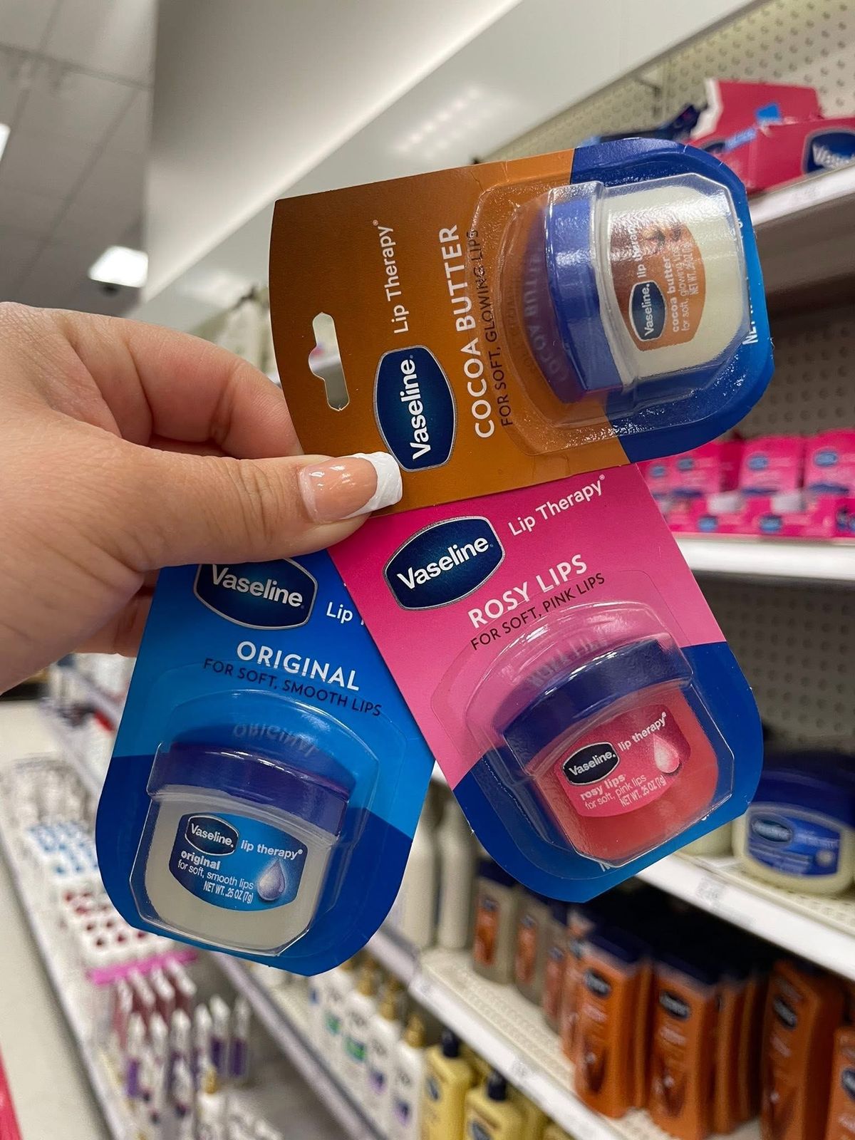 Đồ dưỡng môi huyền thoại của mùa lạnh: Giá rẻ không có đối thủ, Jennie cũng phải mê- Ảnh 1.