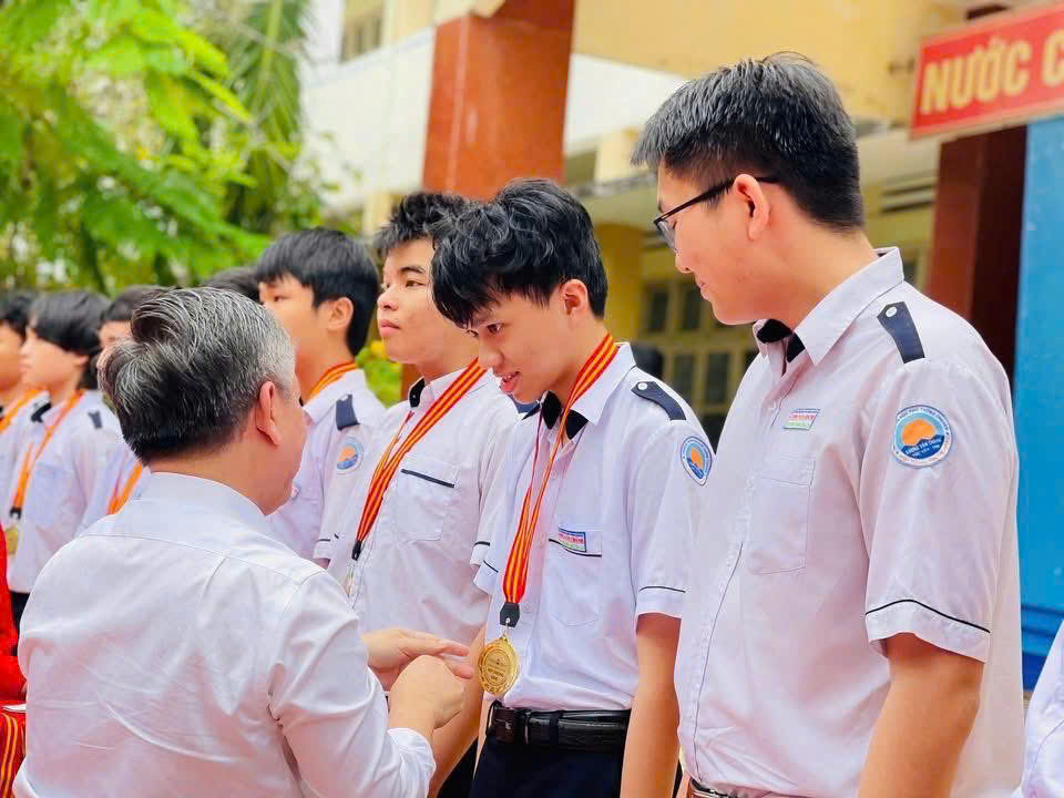 Giải nhất học sinh giỏi quốc gia môn toán Cao Hoàng Lâm: 'Học và thi cứ chill chill thôi' - Ảnh 3.