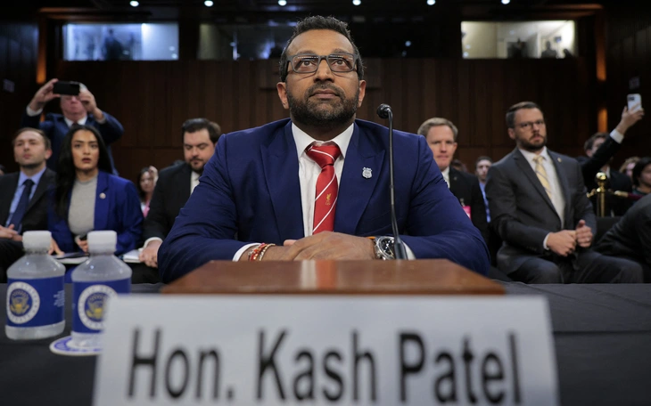 Giám đốc FBI gây tranh cãi khi tuyên bố mang súng tham gia biểu tình là trái luật - Ảnh 3.