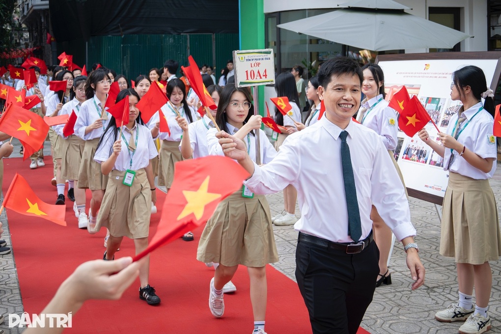 Giáo viên THPT tại Hà Nội lo mất thưởng Tết, vì sao? - 1