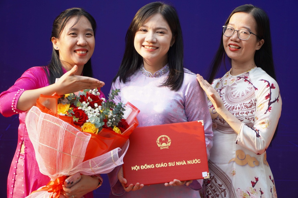 Giáo viên được nghỉ hưu sớm 5 tuổi, muộn tối đa 10 tuổi - 2