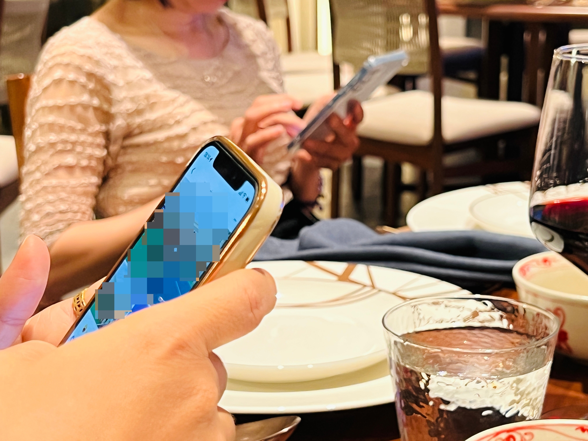 Giờ ăn, giờ ngủ cũng thấp thỏm vì tin nhắn trong nhóm chat, không còn ghét thứ Hai mà ghét Chủ nhật - Ảnh 1.