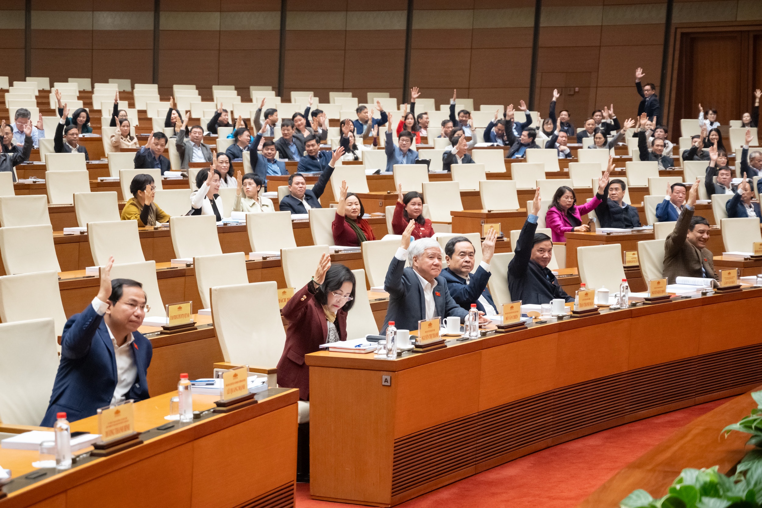 Giới thiệu 122 người ứng cử đại biểu Quốc hội khóa XVI chuyên trách ở Trung ương - Ảnh 1.