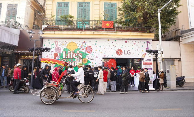 Người tham dự trải nghiệm ngày hội LG x Creativefest, sáng 10/1.