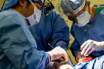 Bệnh nhân sống sót 48 giờ với lồng ngực trống rỗng trước khi được ghép phổi