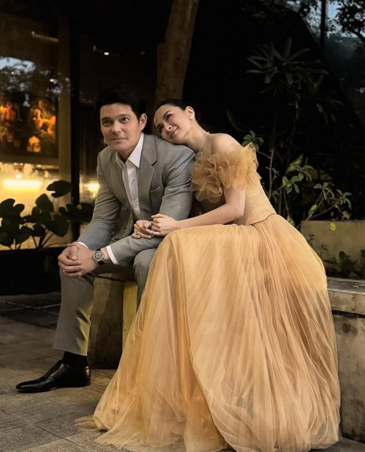 Vợ chồng sao gây cười với video sửa soạn dự tiệc, được hai con hỗ trợ tìm giày dép.