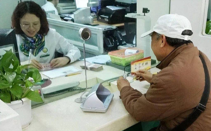 Gửi tiết kiệm 5 tỷ đồng, 6 tháng sau nhận về đúng 5 tỷ không lãi 1 đồng, ngân hàng khẳng định: “Chúng tôi không sai”- Ảnh 1.