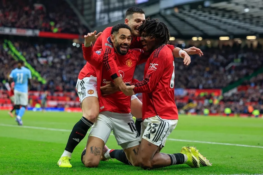 HLV Carrick khen ngợi cầu thủ Man Utd sau chiến thắng Man City - 1