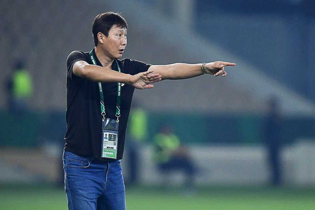 HLV Kim Sang Sik xin lỗi người hâm mộ, quyết tâm ở trận gặp U23 Hàn Quốc - 1